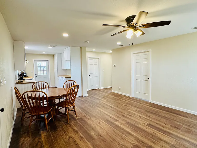1185 FM 1540 — Photo 5