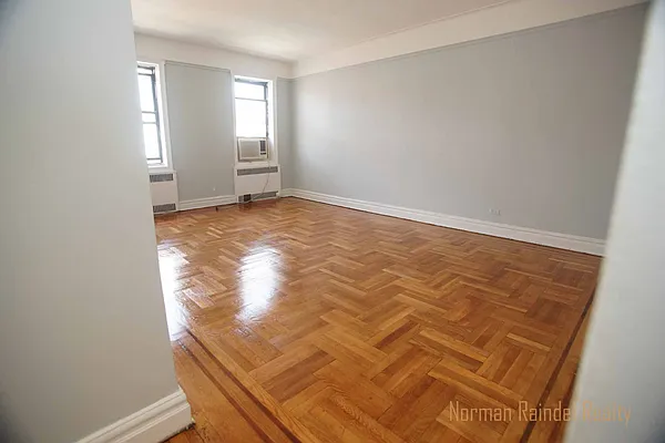 Rented by Norman Raindel, LREB | media 30