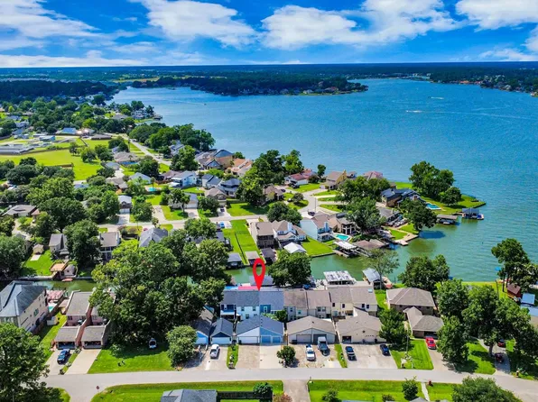 813 Paradise Ln, Montgomery, TX 77356