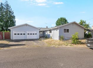 1564 NW Spray Ct, Roseburg, OR