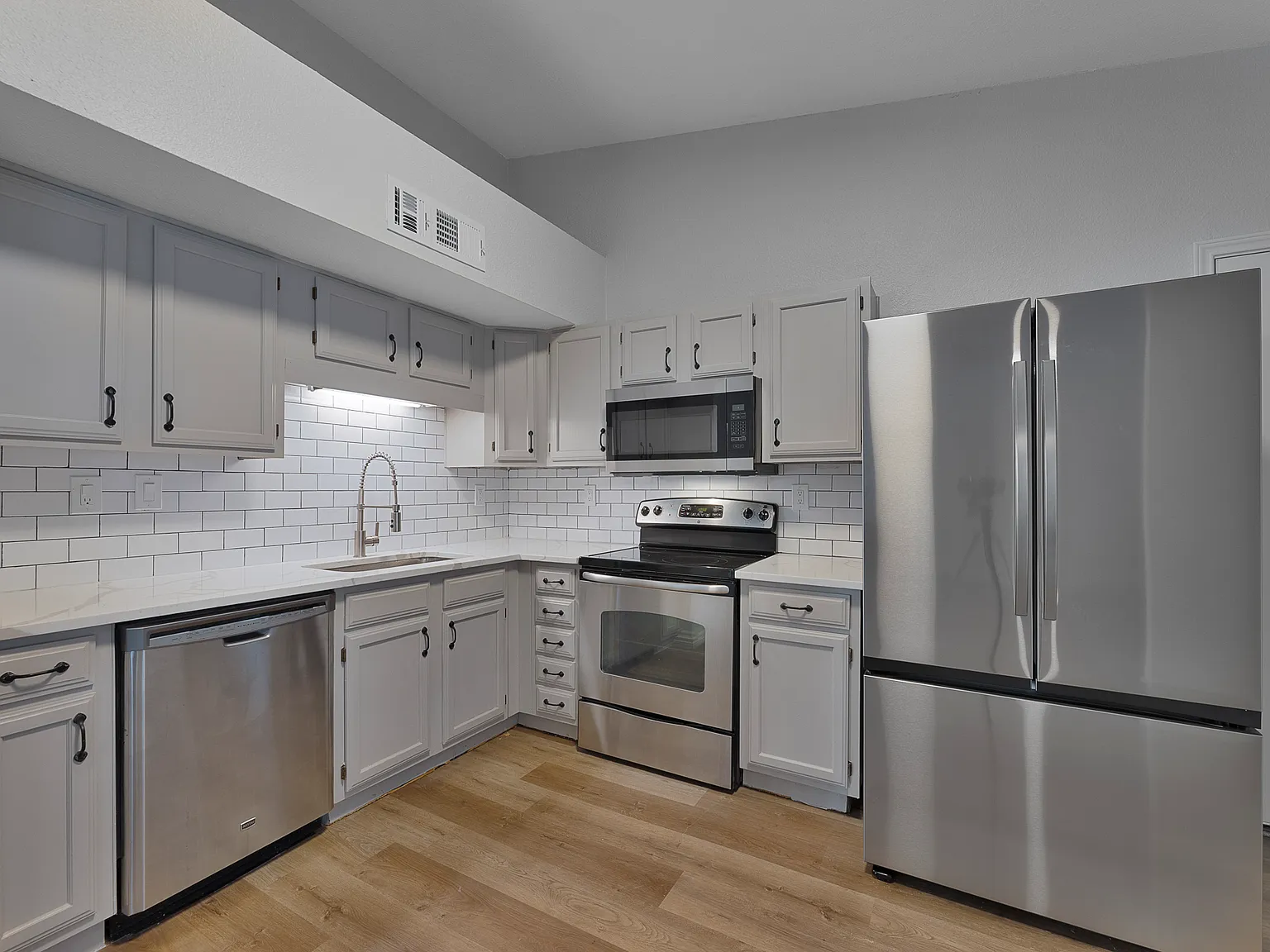 6800 Elliot Ct — Photo 1