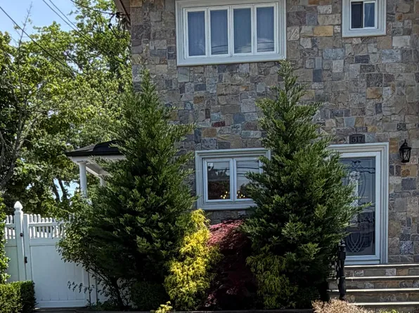 517 Foster Rd, Staten Island, NY 10309