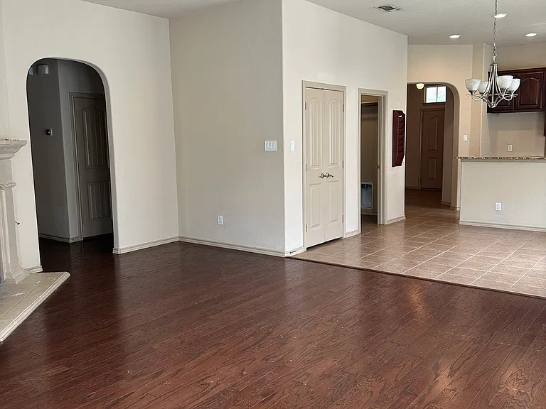 5009 Holliday Dr — Photo 5