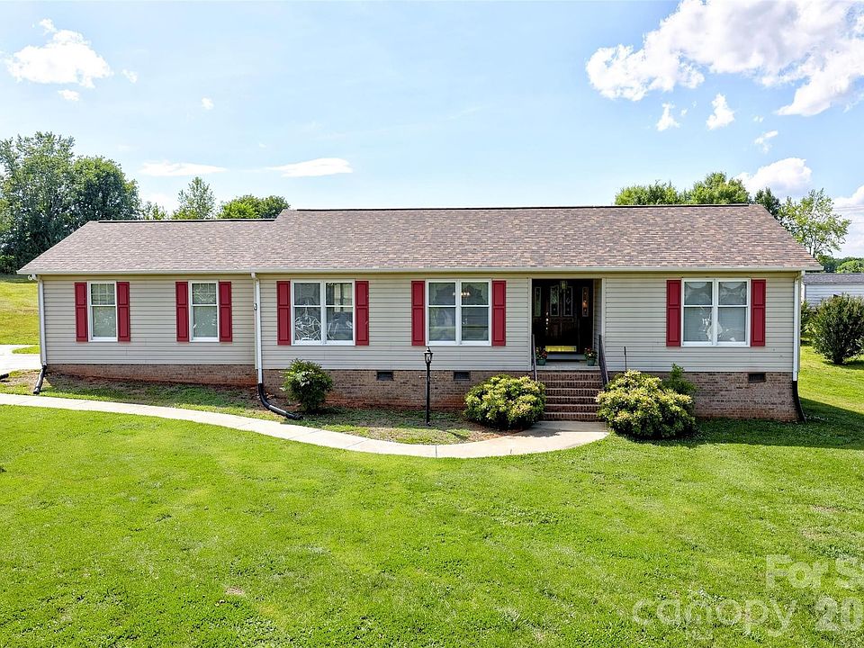 1st image of 121 Marcus Dr
