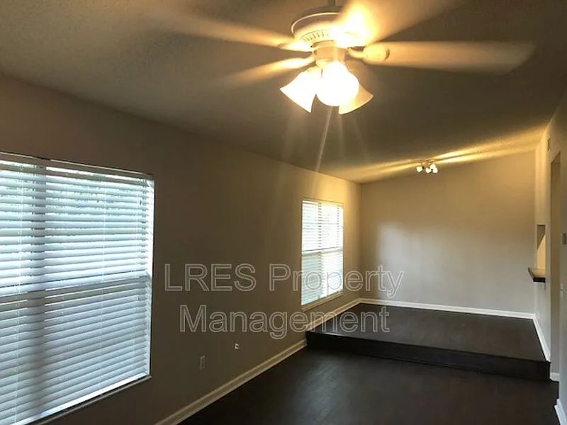 1 bed, 1.0 bath, 744 sqft, $1,199 — Photo 3