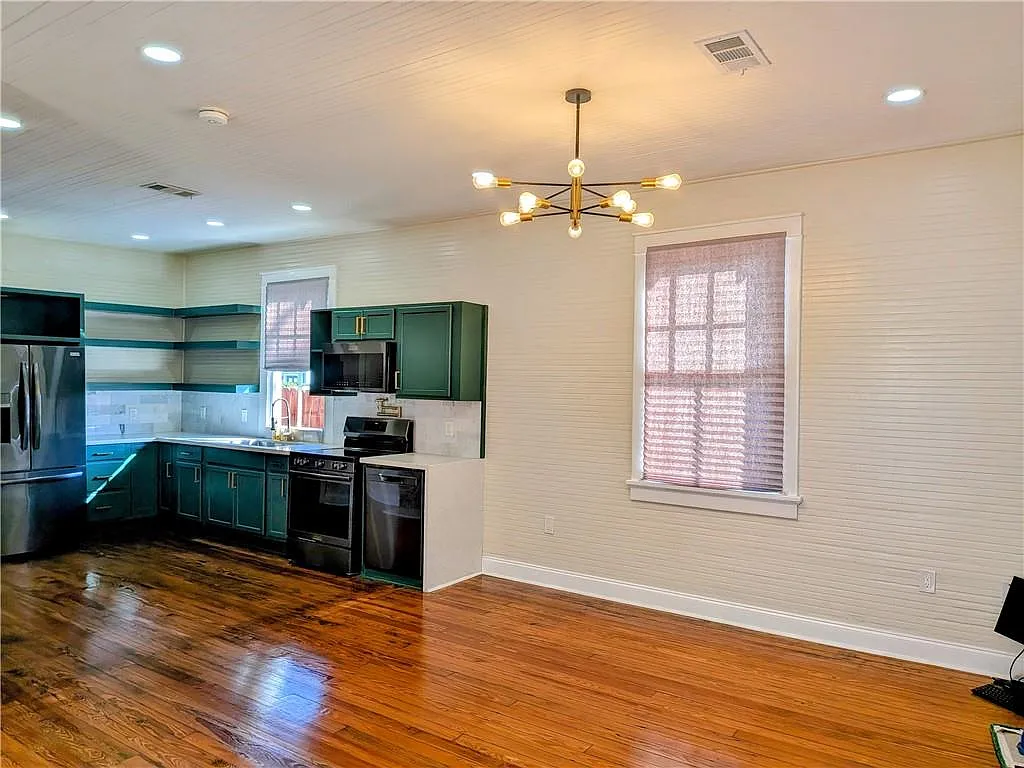 3 bed, 1250 sqft, $2,300 — Photo 3
