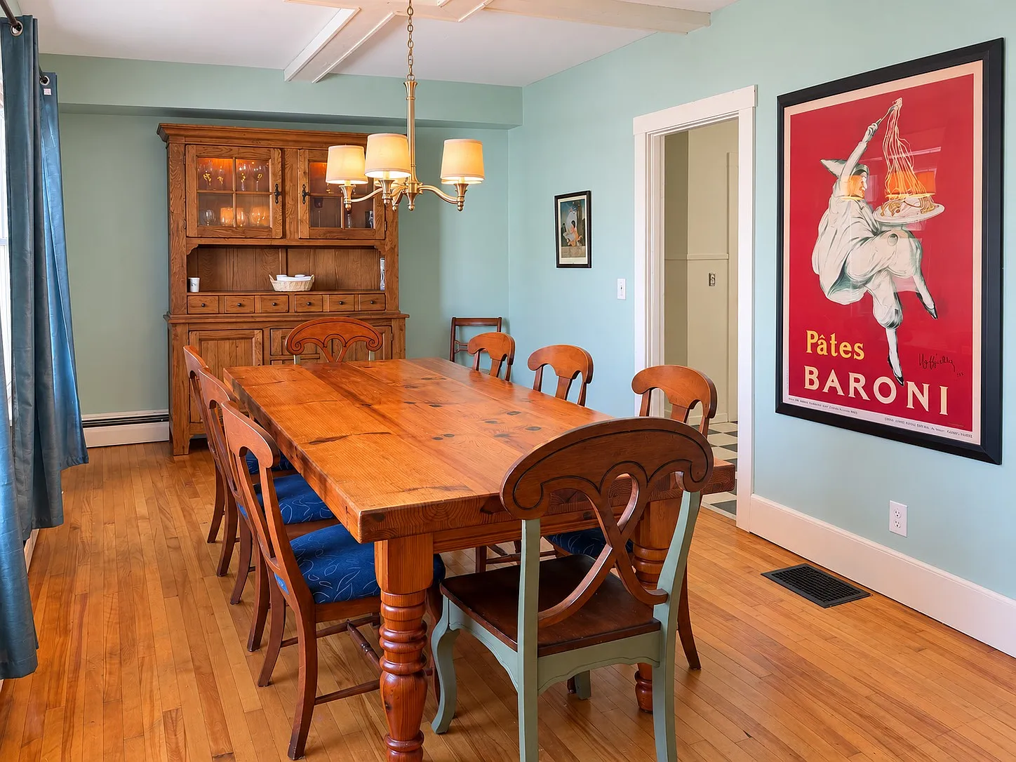 4 bed, 2520 sqft, $3,300 — Photo 3