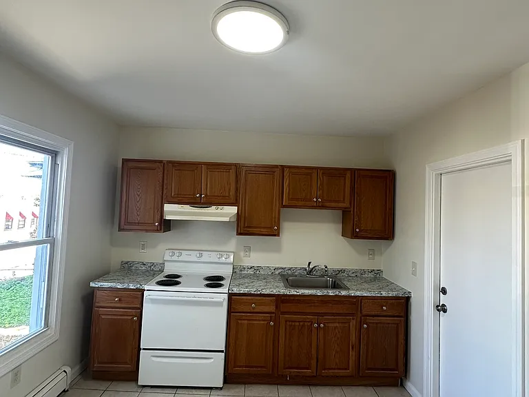 42 Jefferson Ave — Photo 2