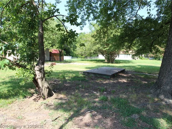 1121 W Chickasaw Ave, Sallisaw, OK 74955
