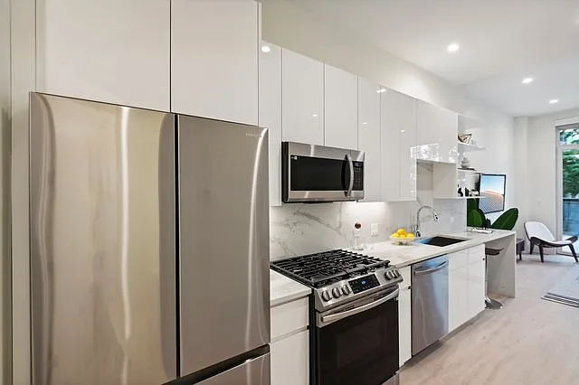 834 W Adams St #410 — Photo 3