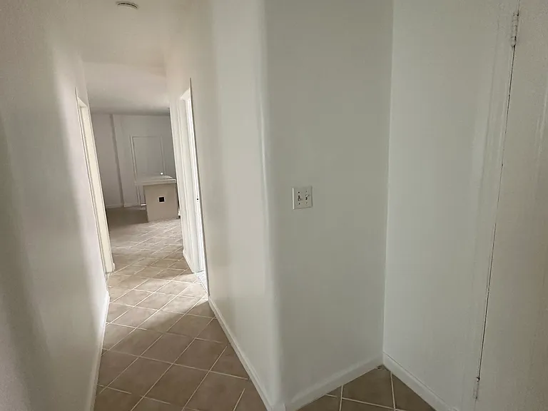 325 Hawthorne Ave #1 — Photo 14