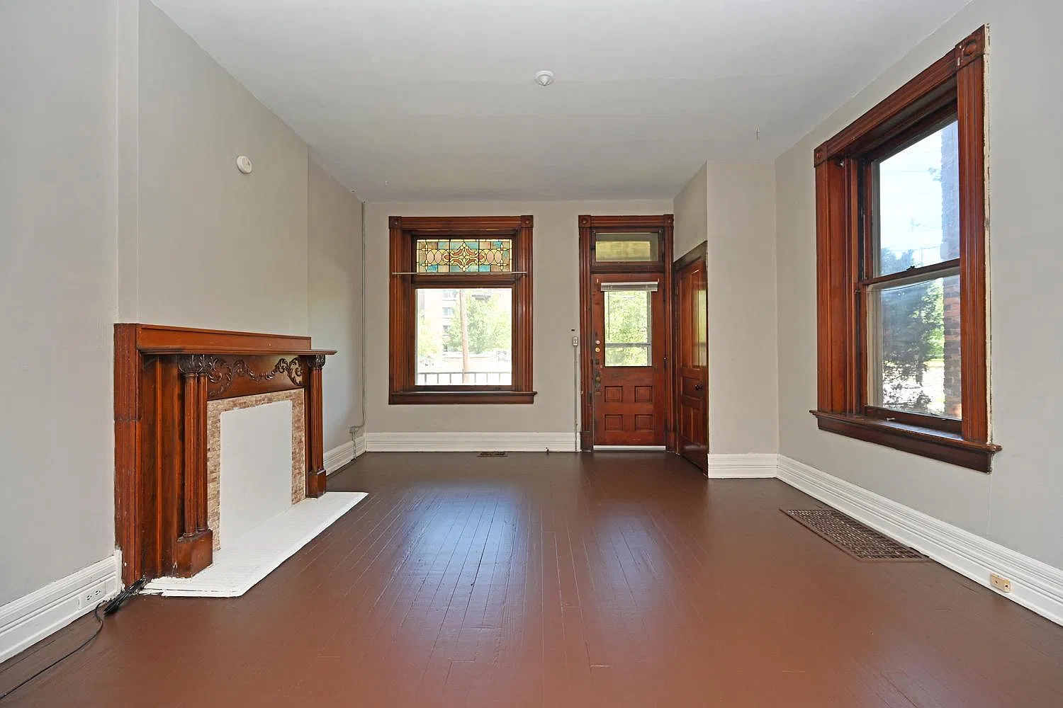 475 Riddle Rd — Photo 3