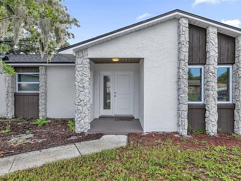 2433 Benjamin Dr — Photo 3