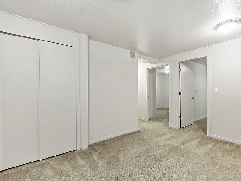 Outrigger Apartments — Photo 22