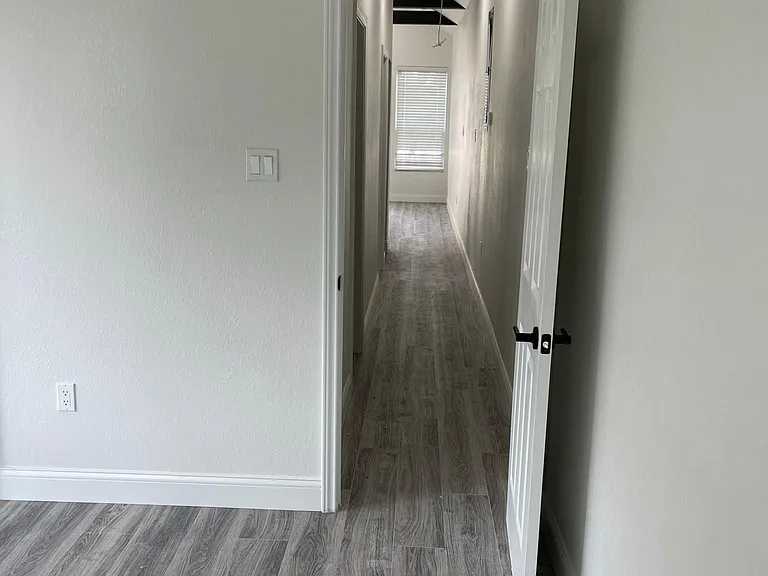 836 N Beckley Ave — Photo 3