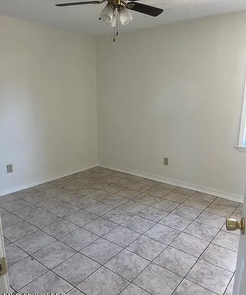 1000 Lucas Ln — Photo 6