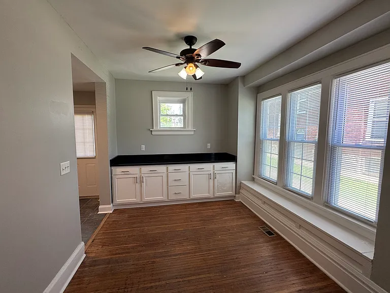 360 E Oakland Ave — Photo 3