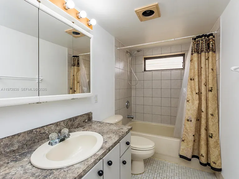 11202 Taft St #11202 — Photo 25