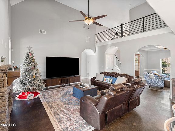 5th image of 4883 W Oak Grove Rd