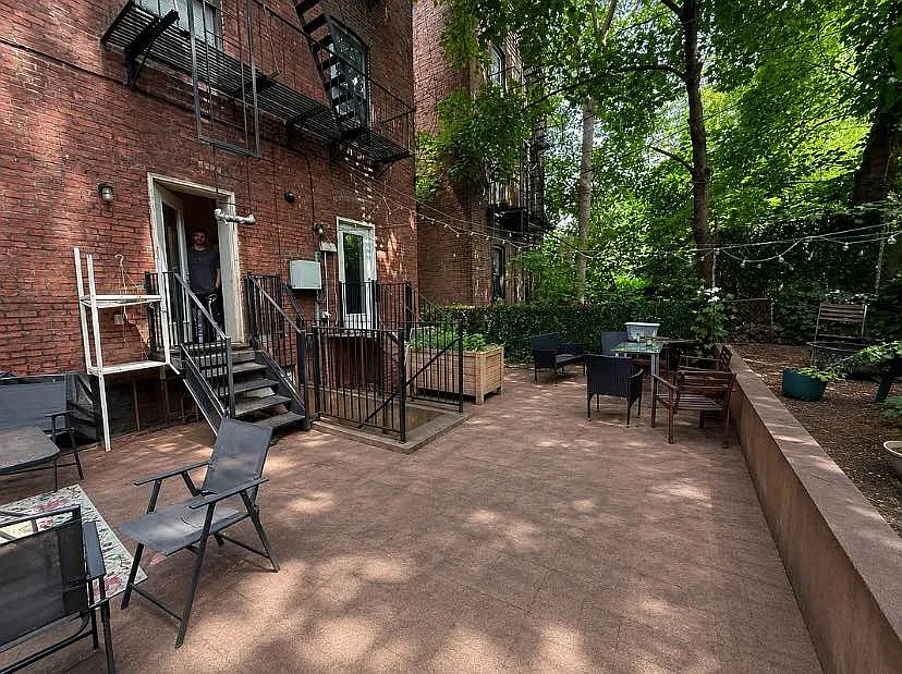 662 Park Place — Photo 2