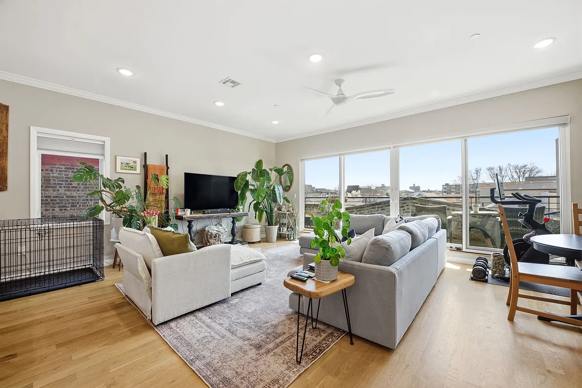 Building Photo - 936 Pavonia Ave #3B