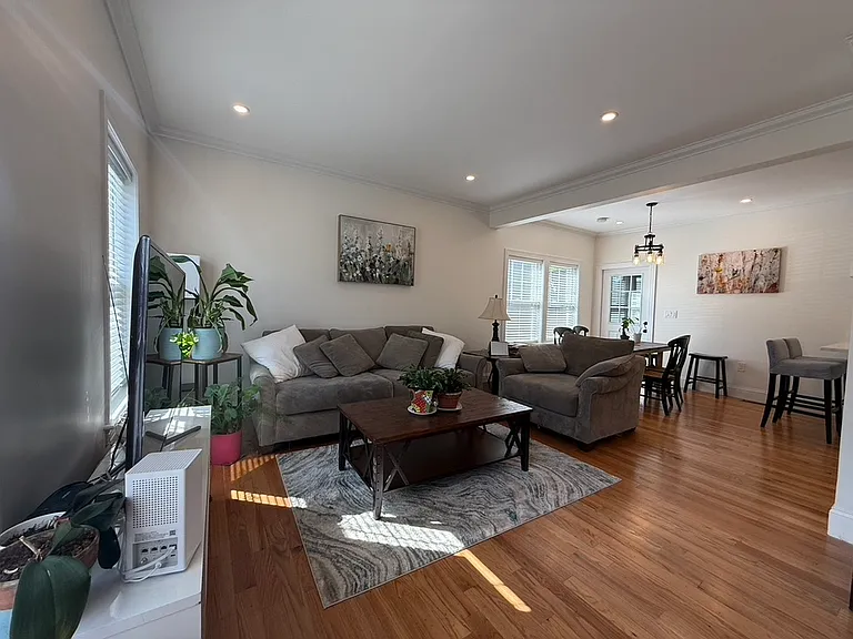 82 Sharon St — Photo 11