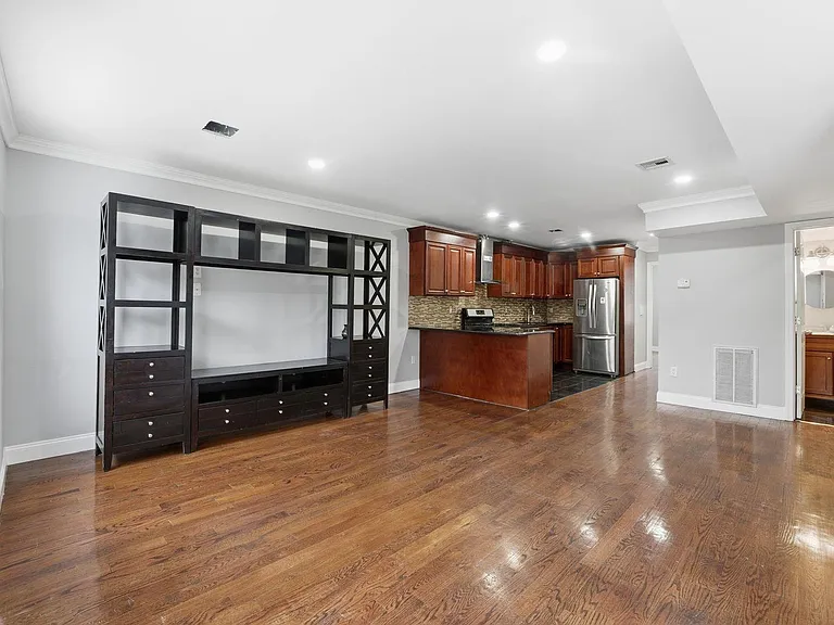 168 New York Ave #2 — Photo 8