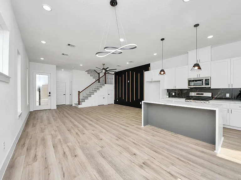 3524 Rebecca St — Photo 11