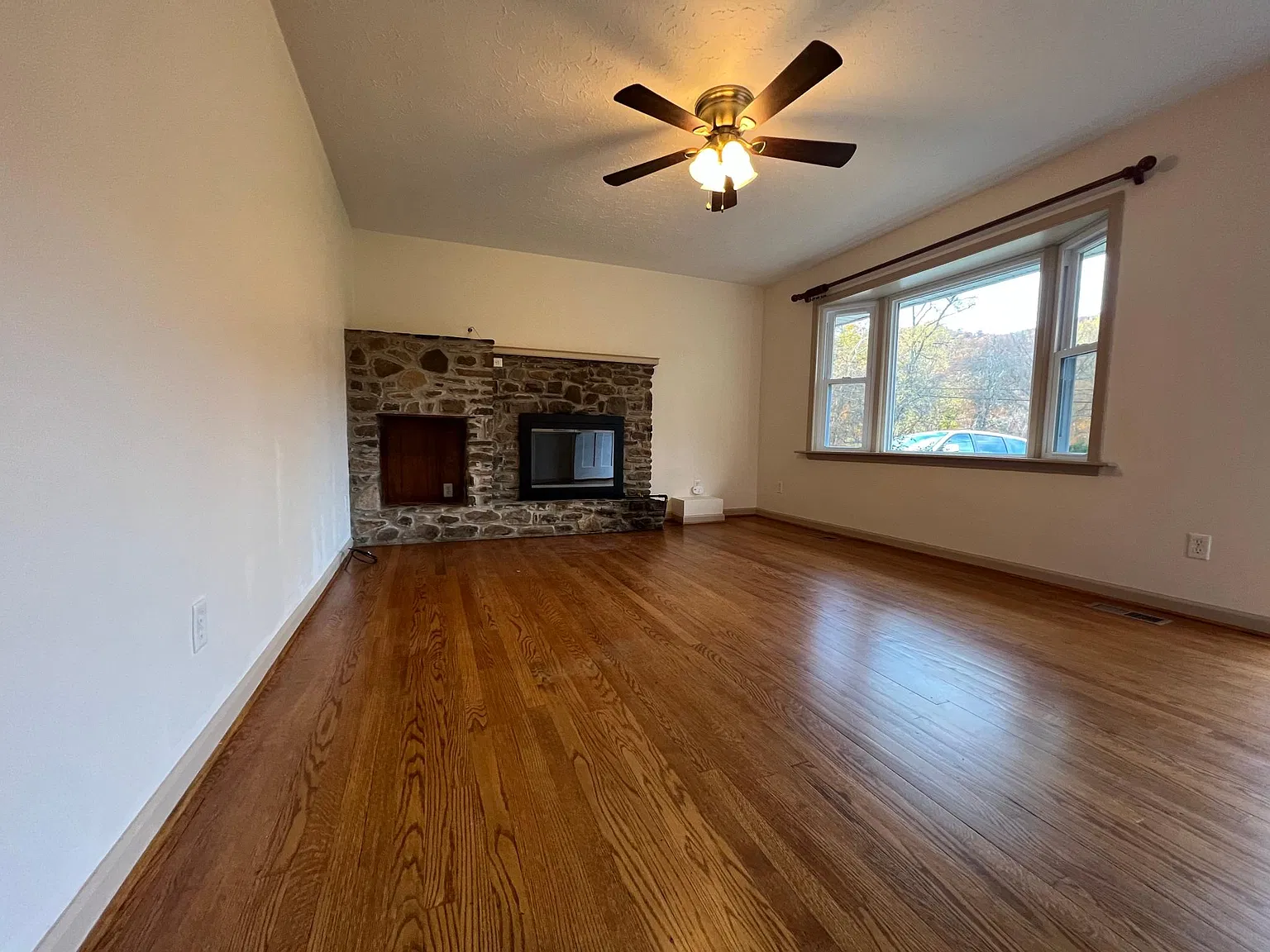 3 bed, 1456 sqft, $1,595 — Photo 2