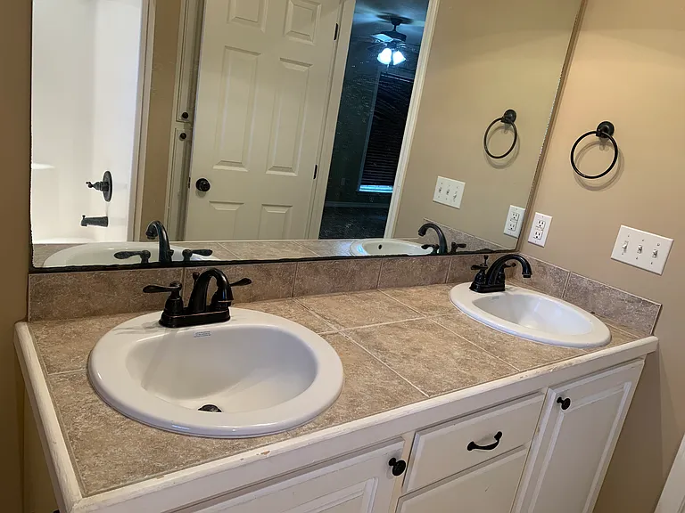100 Hawthorne Dr — Photo 27