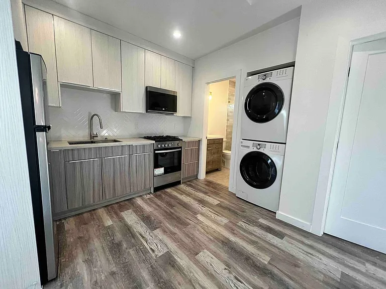 8045 Darby Ave — Photo 2