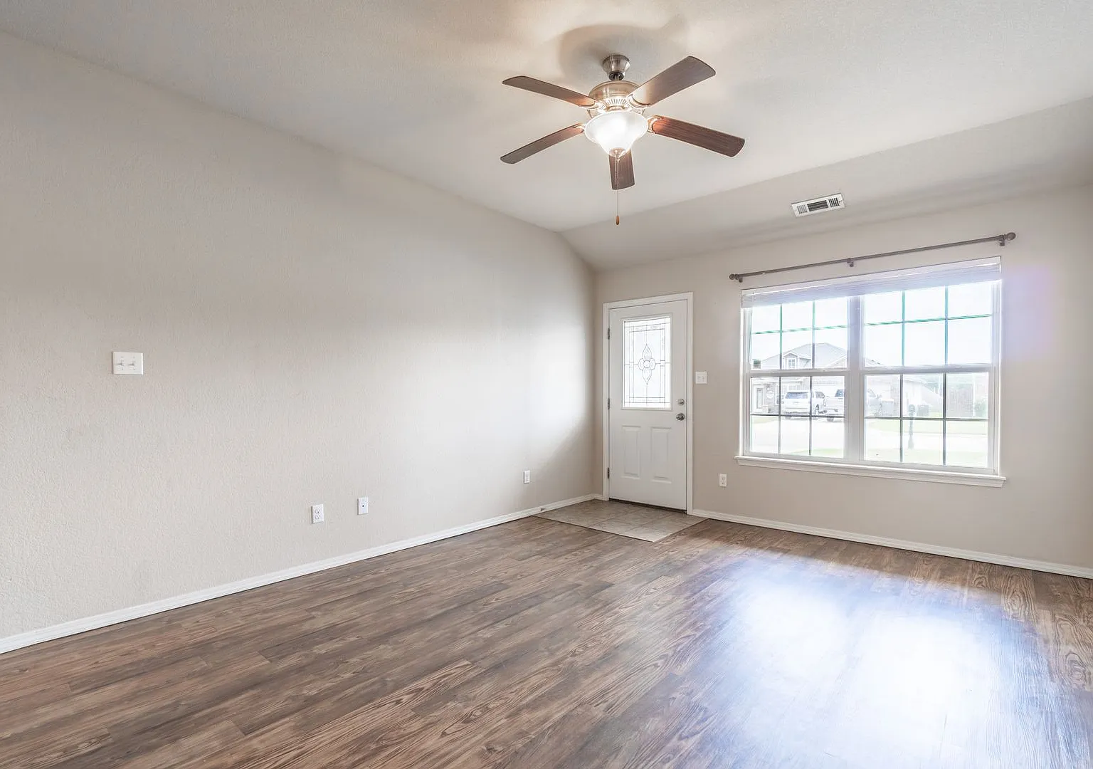 Secure Comfort: Beautiful 3 Bed, 2 Bath Home with a 2-Car Garage! — Photo 2