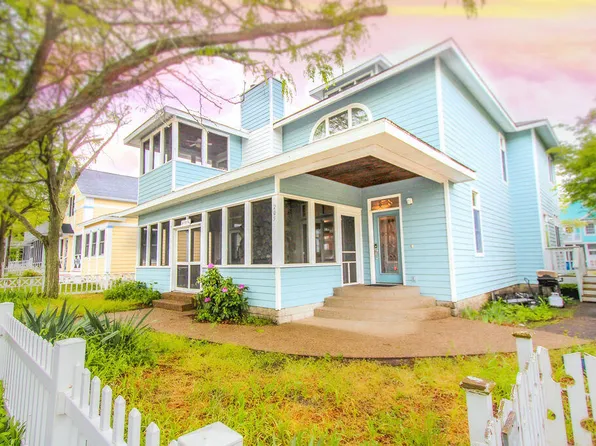 205 Beachwalk Ln, Michigan City, IN 46360