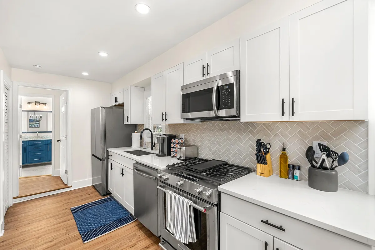 Building Photo - 659 S Peachtree St #B
