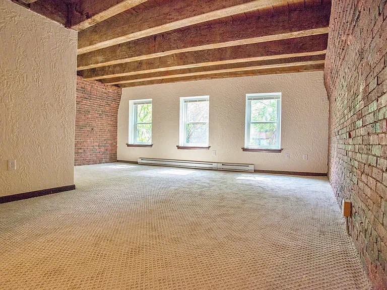 146 Commercial St #4 — Photo 1