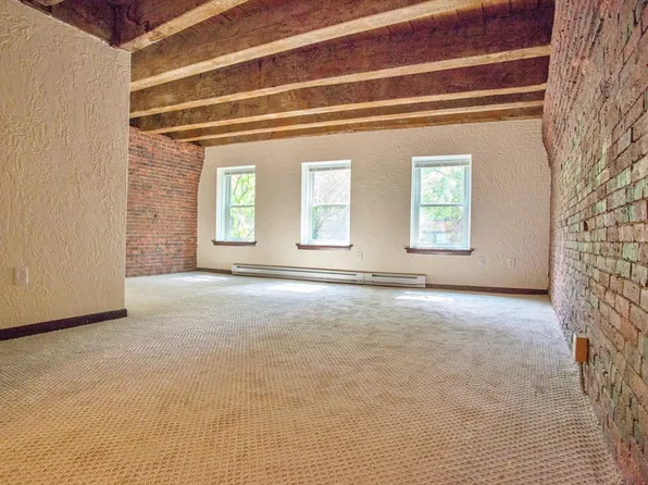 146 Commercial St APT 4, Boston, MA 02109