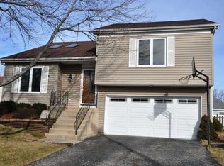2474 Concord Dr, Woodridge, IL 60517