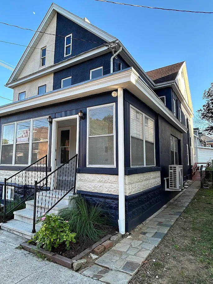 3 bed, 1.5 bath, 1504 sqft, $1,600 — Photo 2