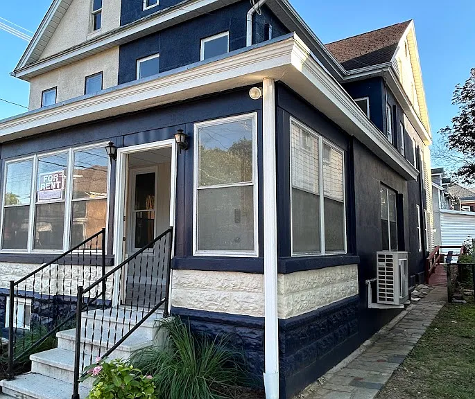 588 E King St — Photo 2