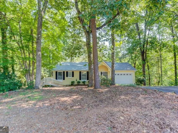 3629 Lakeview Dr, Gainesville, GA 30501