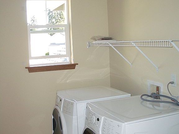Laundry Room w/ Washer/Dryer