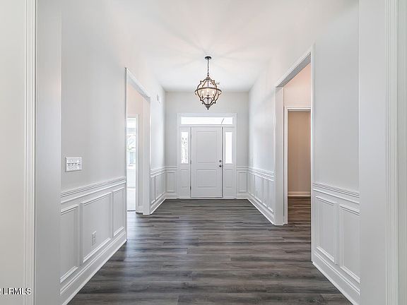 4th image of 303 Sergeantjasper Cir