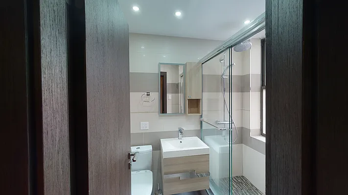 Sold by Thomas Lipovetsky, LREB | media 9