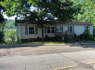 1112 Rock Point Rd, Wheeling, WV 26003