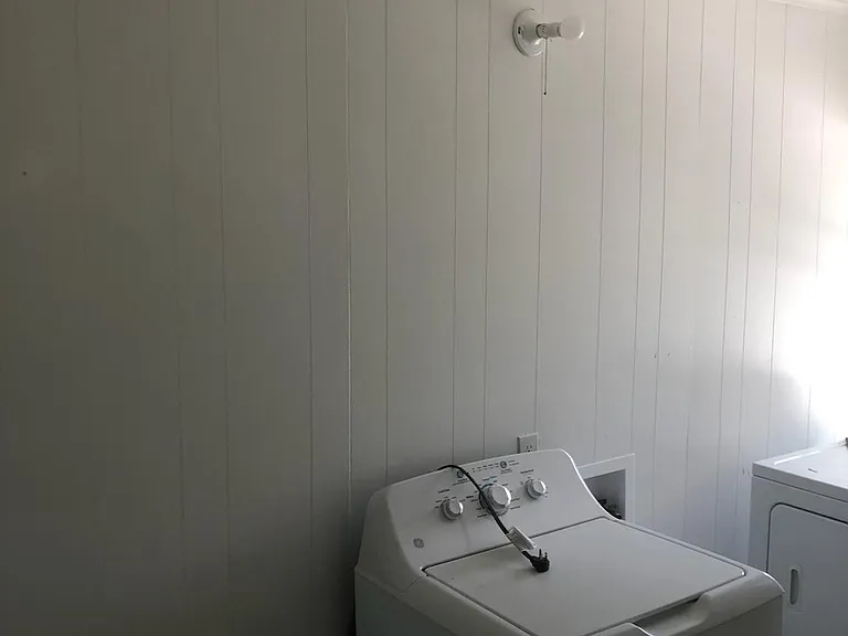Laundry room (appliances included)