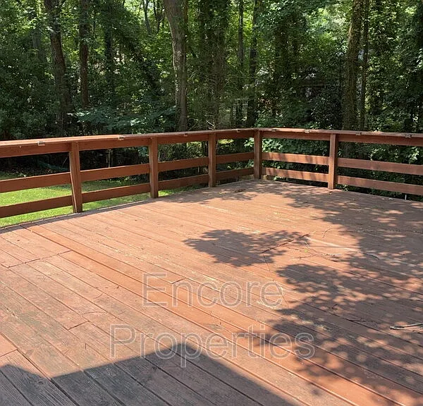 2102 Oakcrest Ct — Photo 15