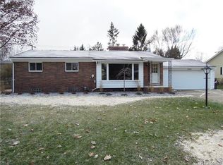 2365 Cheltingham St, Sylvan Lake, MI 48320