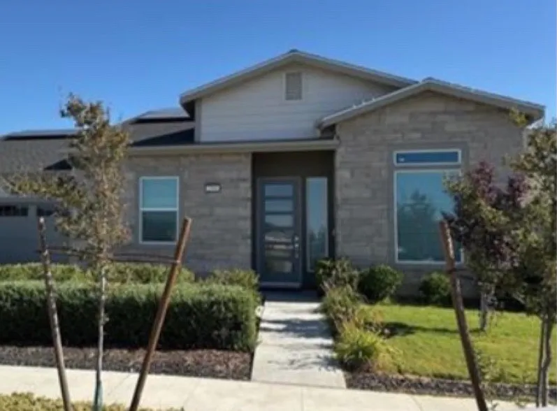 W Andrew Ln, Hanford — Photo 1