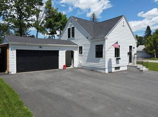 3 Leighton Ave, Springvale, ME 04083