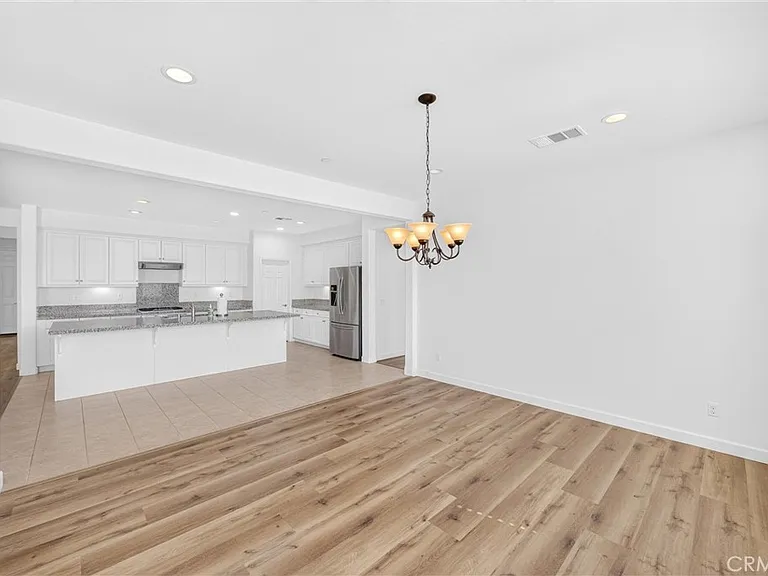 1617 Camden Ct — Photo 10